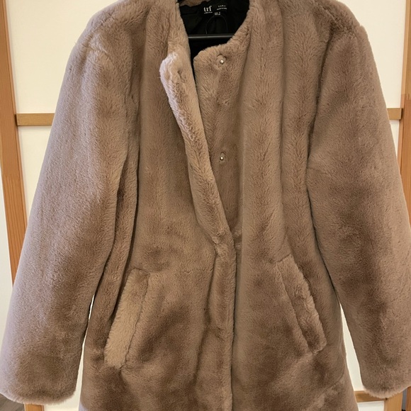Zara beige faux fur coat - Picture 3 of 4